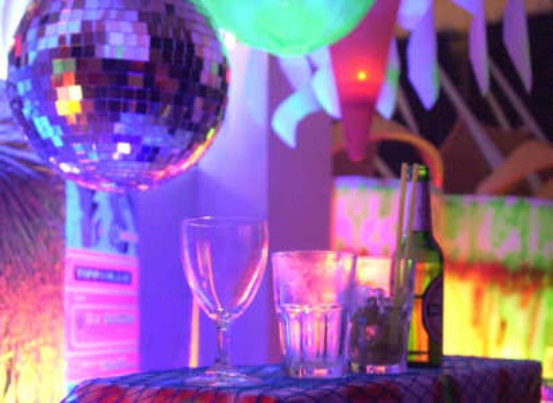 Bild zu Party anl. 25 Jahre Bücherflohmarkt im KiK